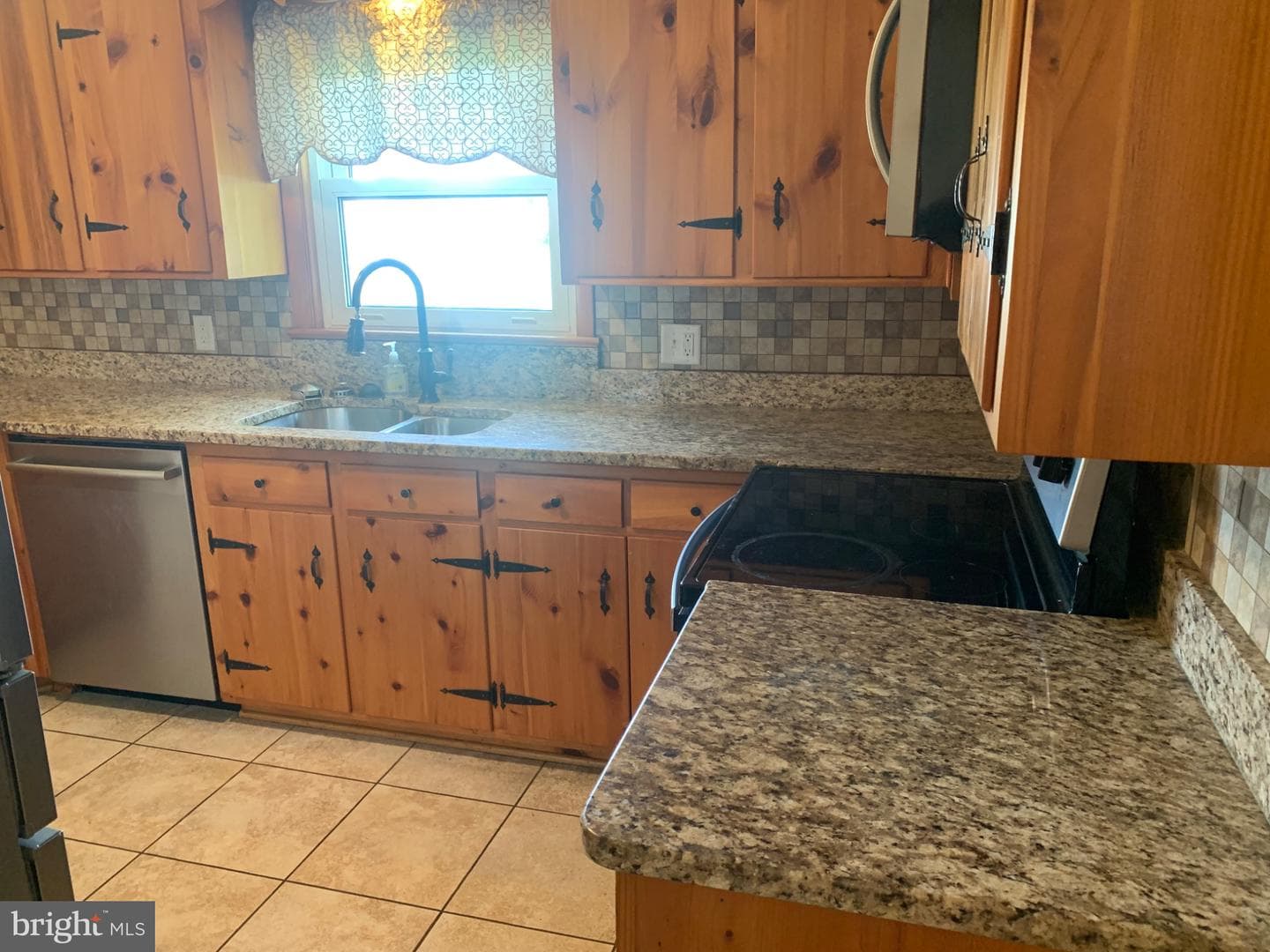 12139 Snyder Avenue photo 8