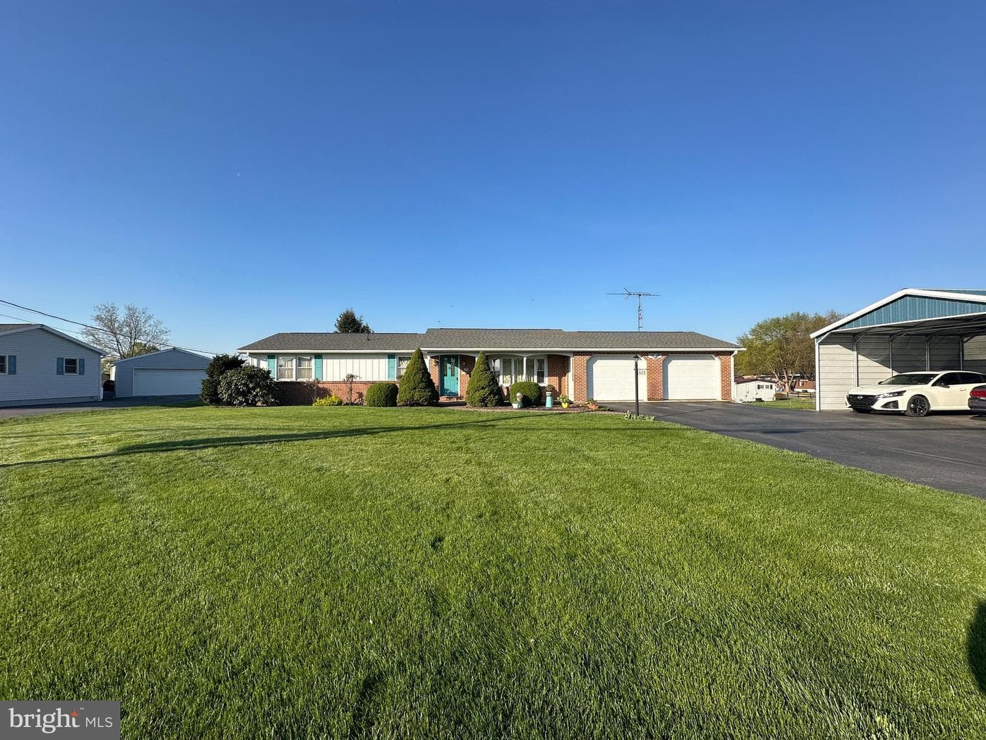 375 St Thomas-Edenville Rd photo 2