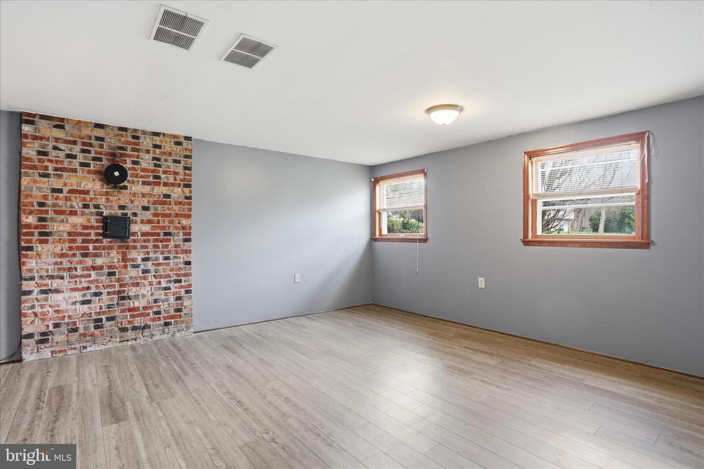 99 Jameslee Drive photo 25