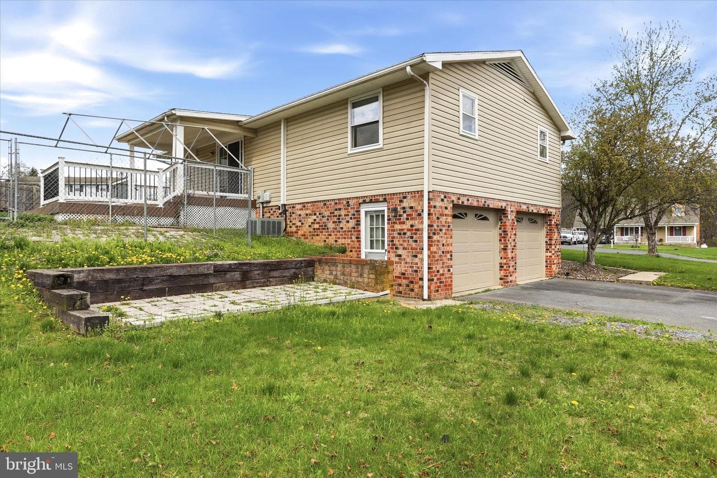 99 Jameslee Drive photo 37