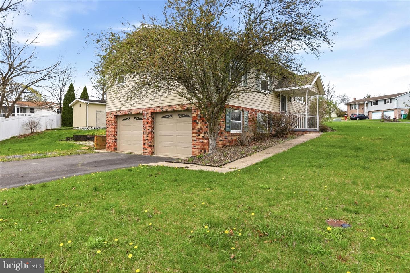 99 Jameslee Drive photo 38
