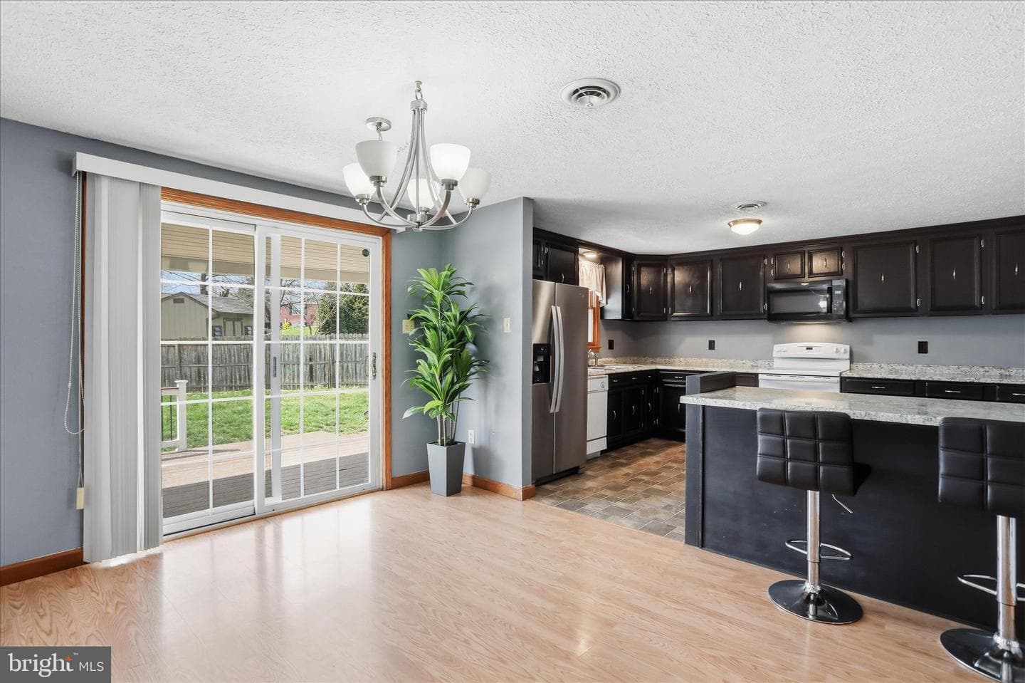 99 Jameslee Drive photo 9
