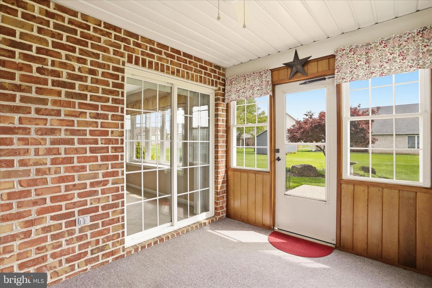 340 Suelinn Drive photo 27