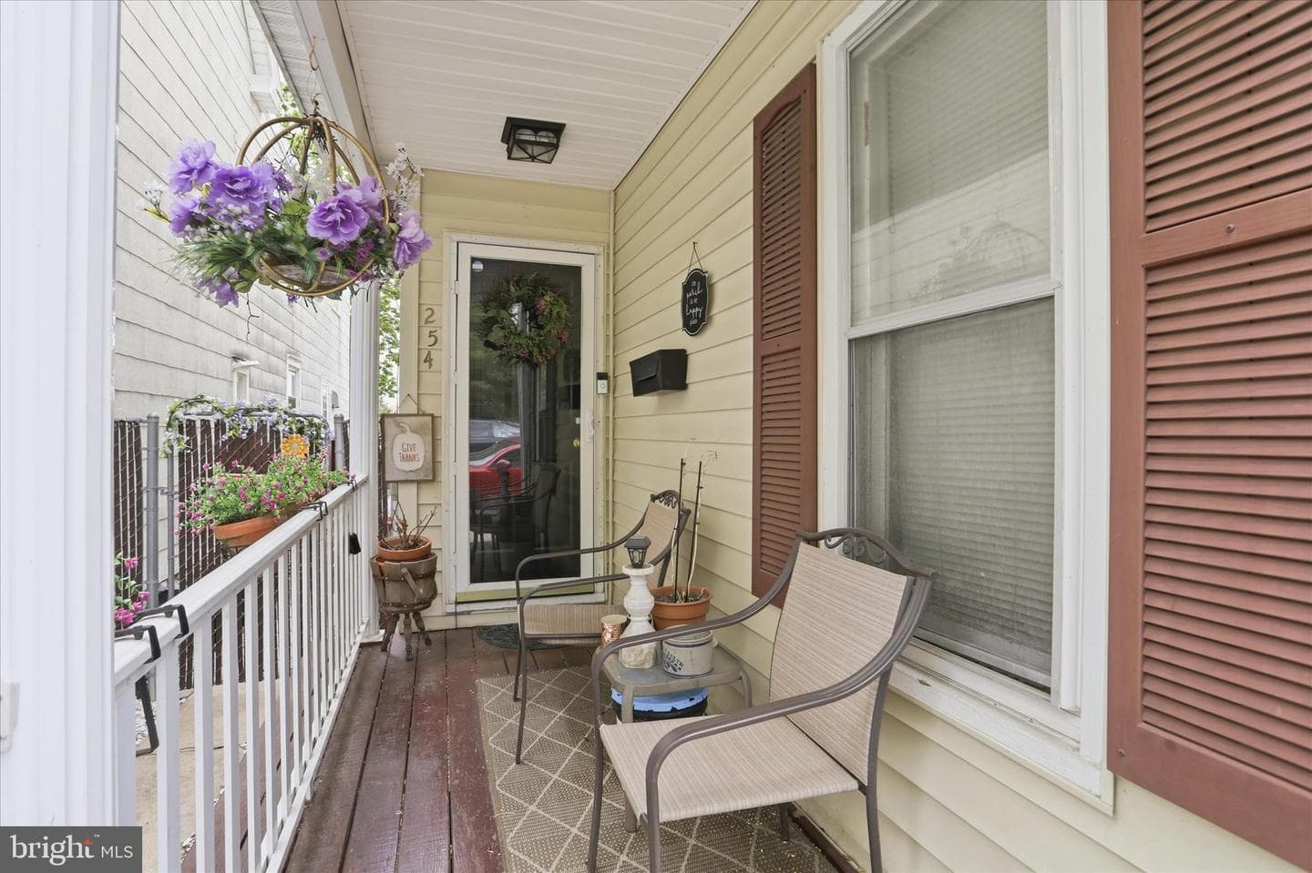 254 W Queen Street photo 4