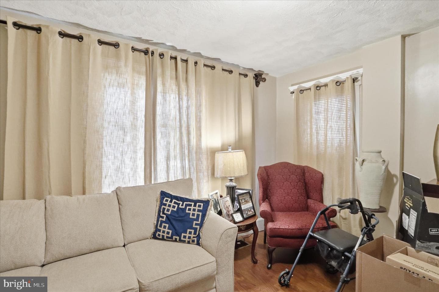 254 W Queen Street photo 6