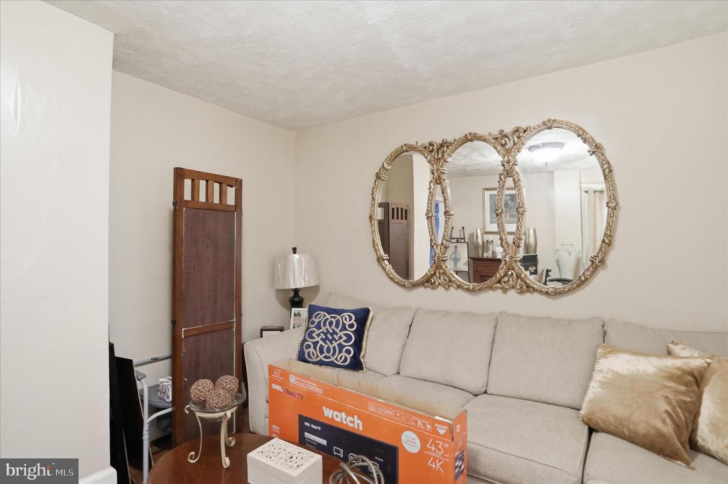 254 W Queen Street photo 7