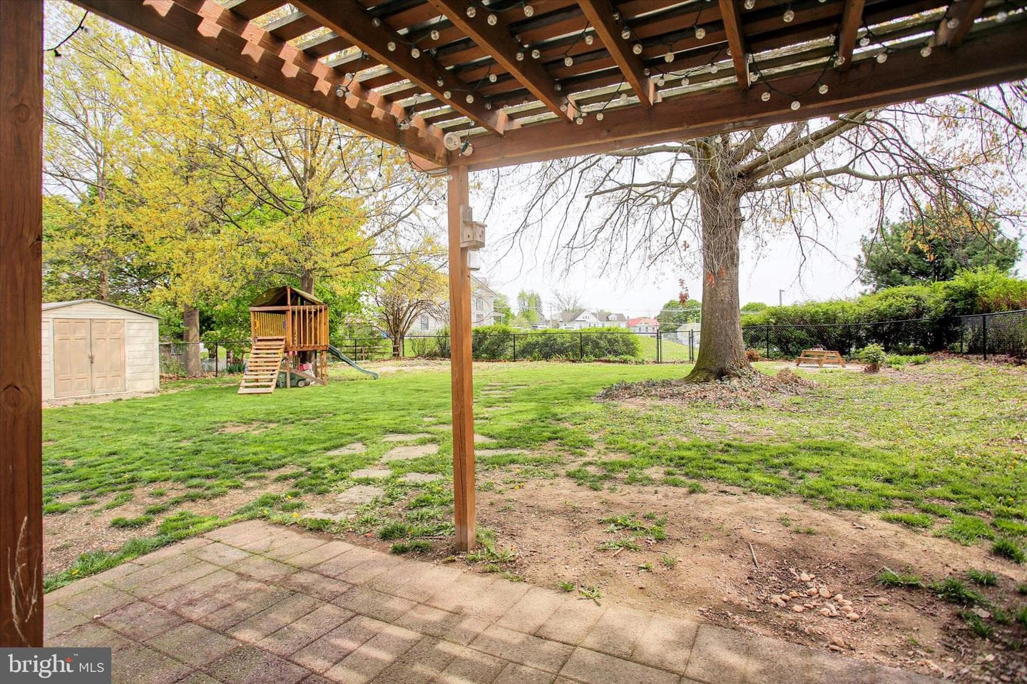 374 Glen Street photo 35