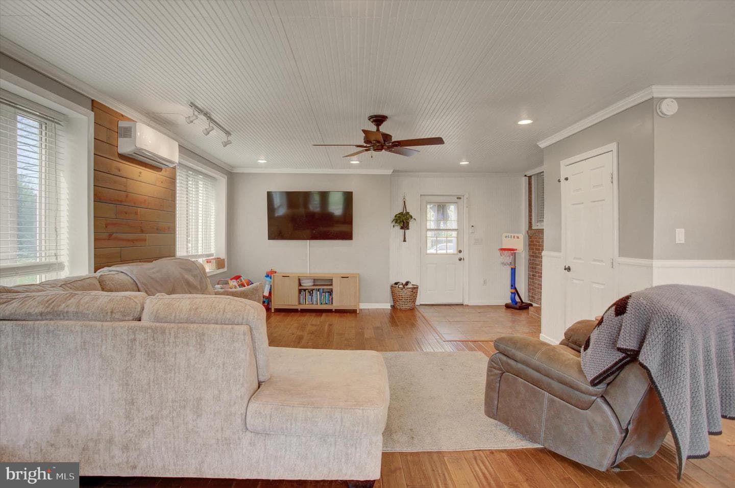 374 Glen Street photo 7
