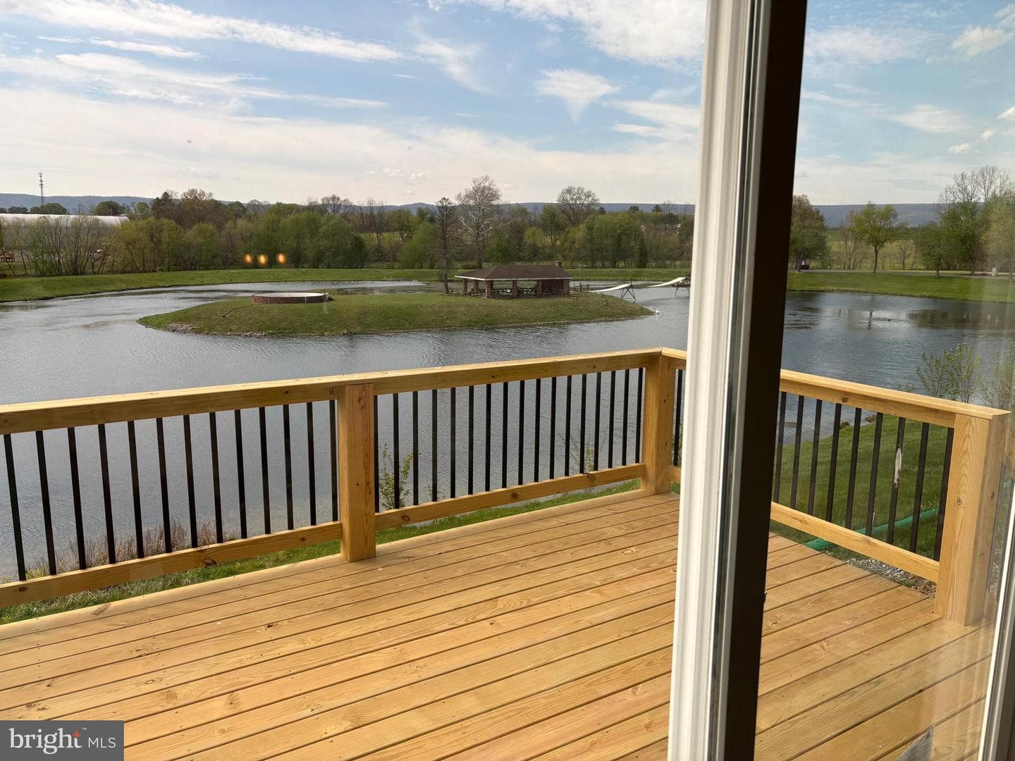 147 Meadowcreek Drive N photo 4