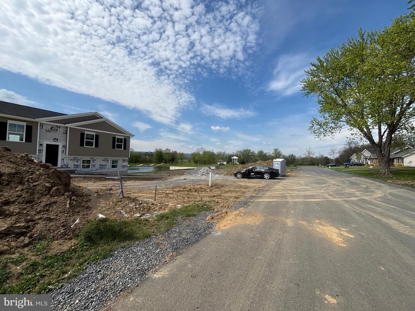 147 Meadowcreek Drive N photo 5