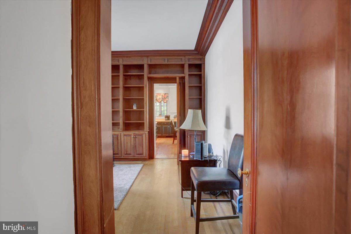 307 W King Street photo 11