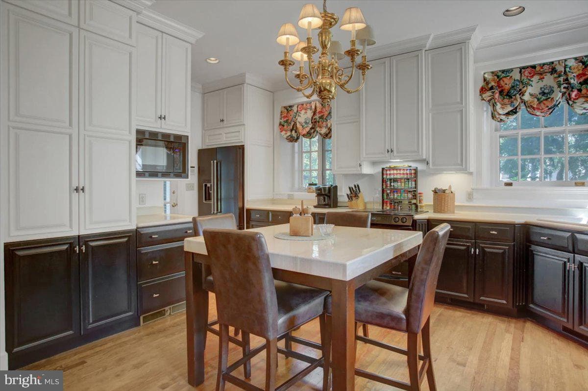 307 W King Street photo 15