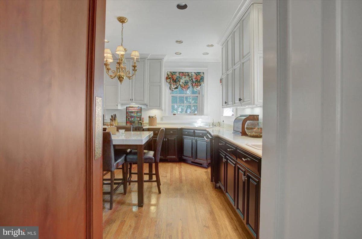 307 W King Street photo 18