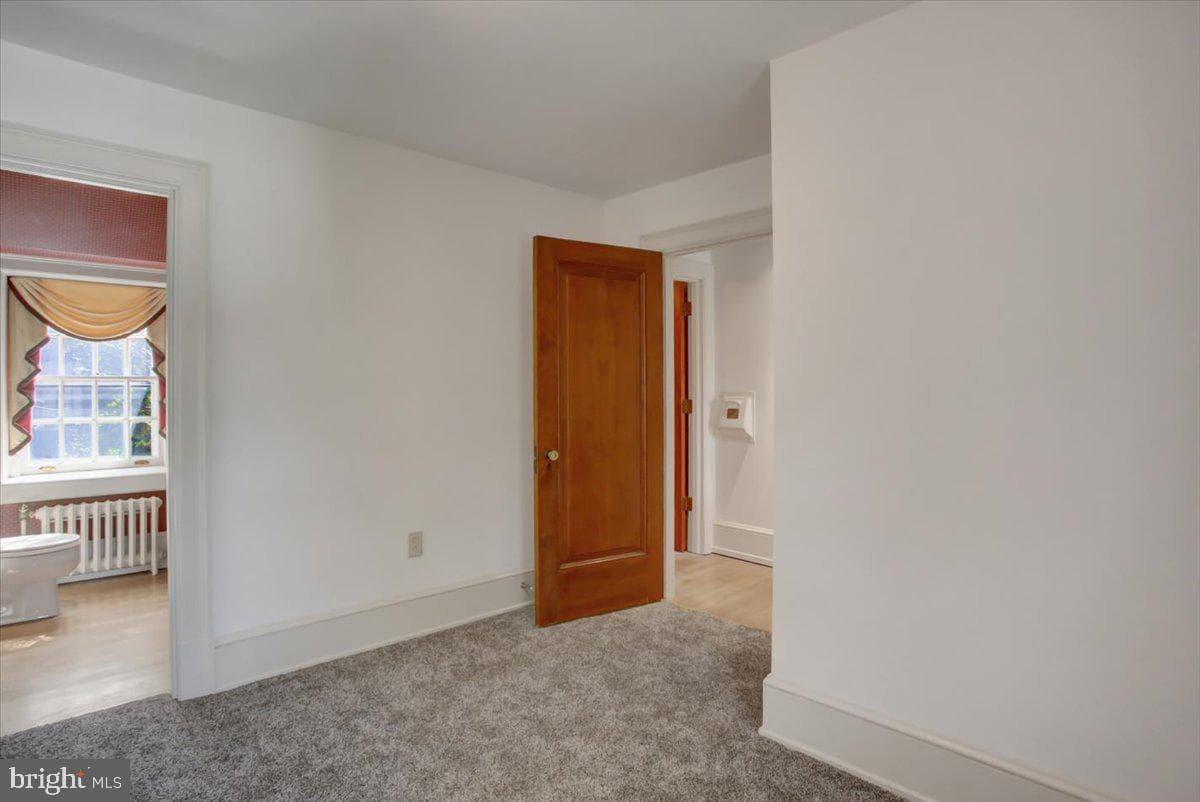 307 W King Street photo 32
