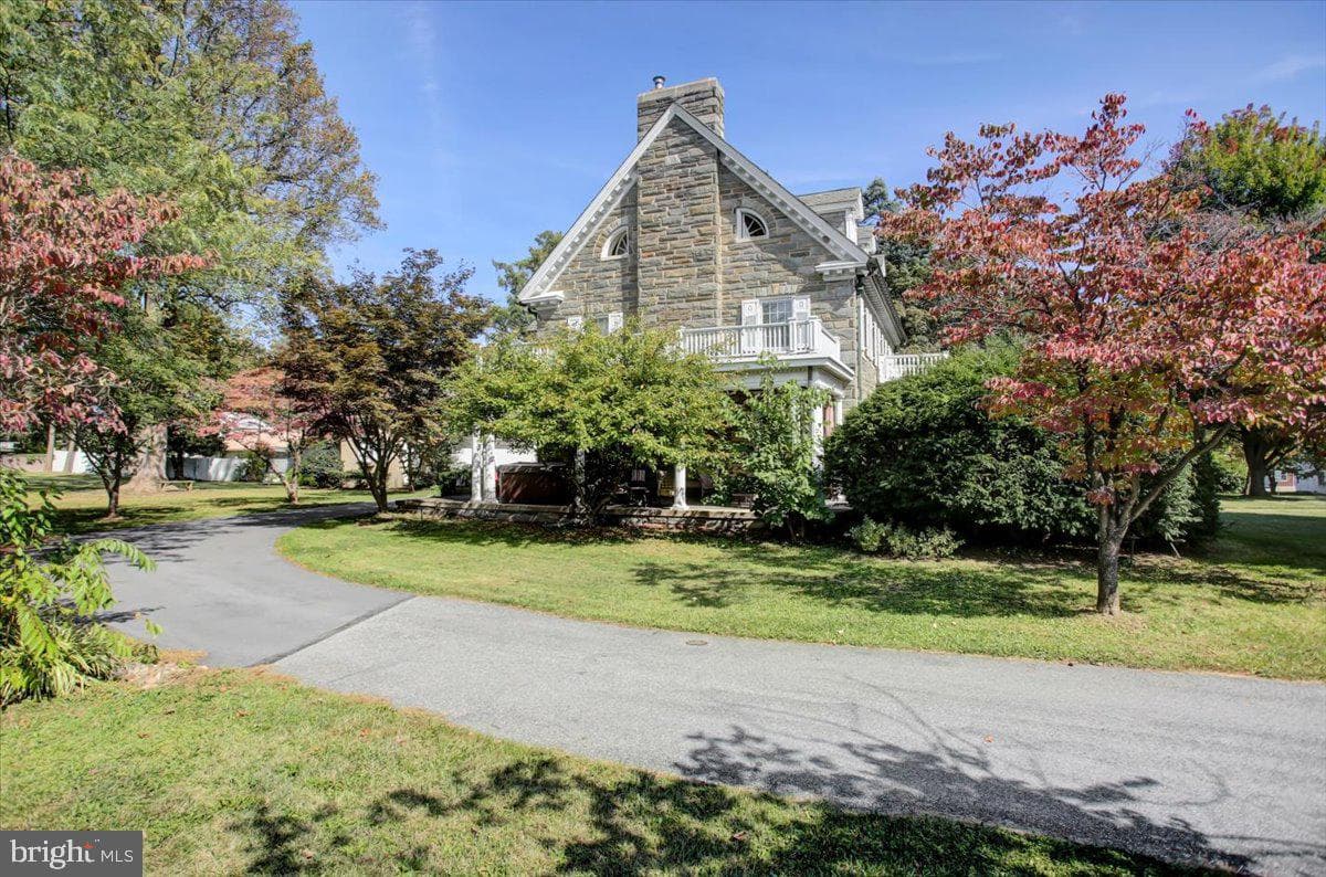 307 W King Street photo 63