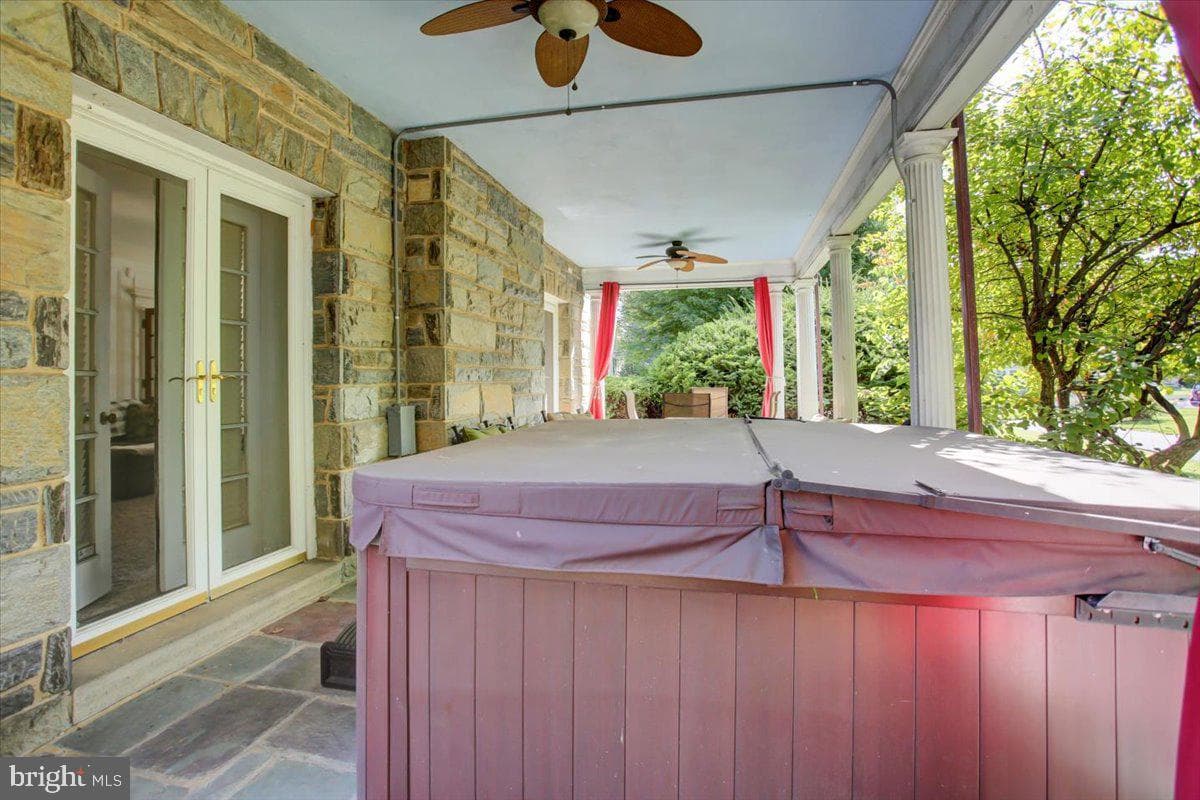 307 W King Street photo 70