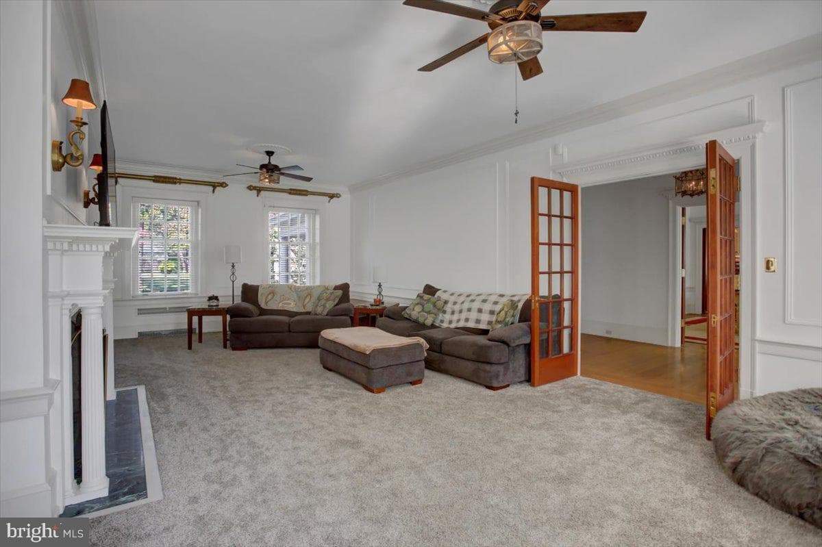 307 W King Street photo 9