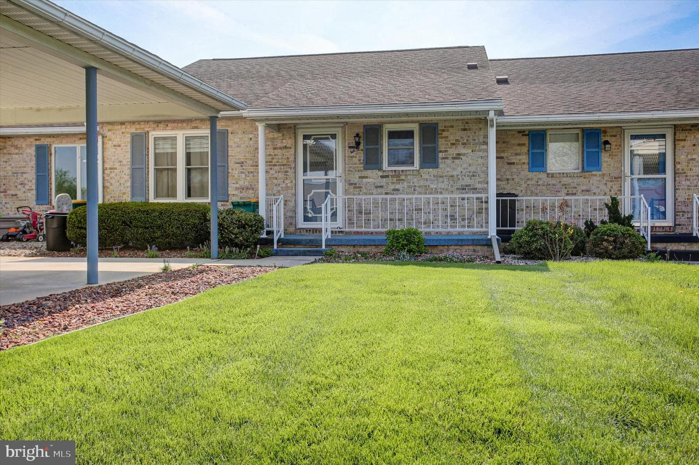 1084 Westgate Drive photo 4