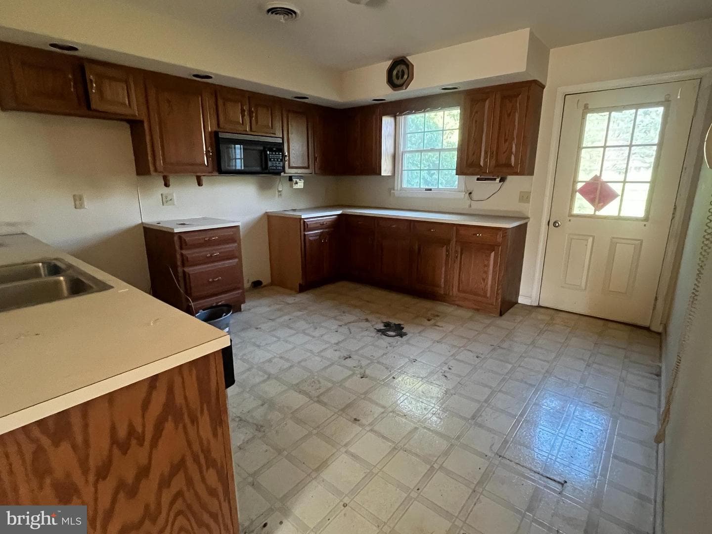 150 S S Price Avenue photo 13