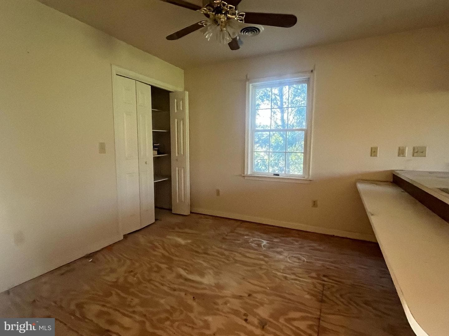 150 S S Price Avenue photo 16