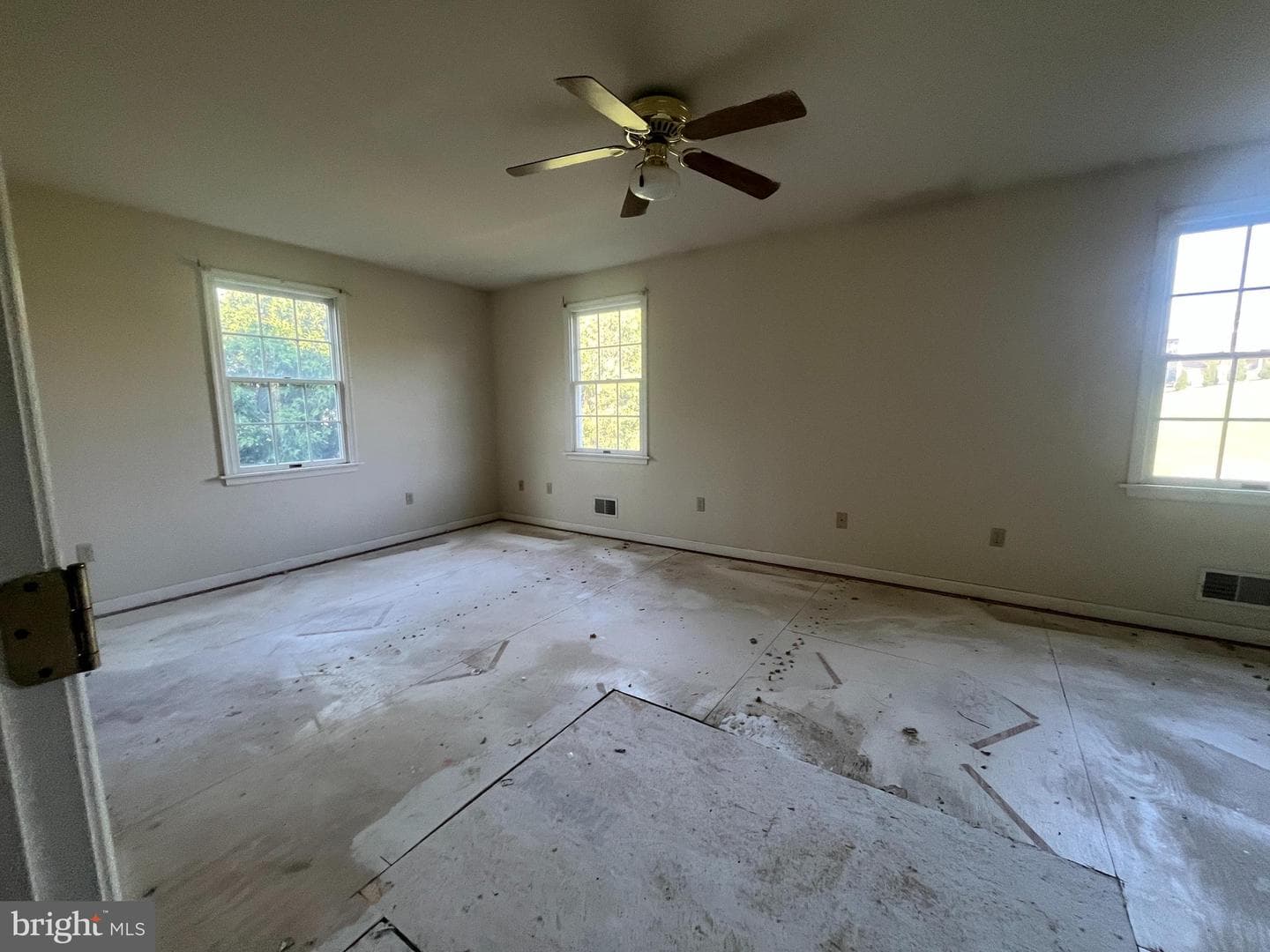 150 S S Price Avenue photo 22