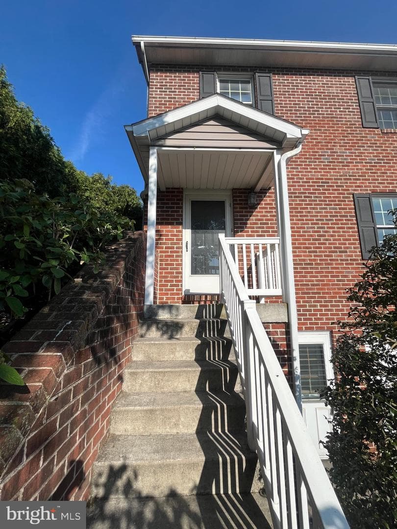 150 S S Price Avenue photo 3