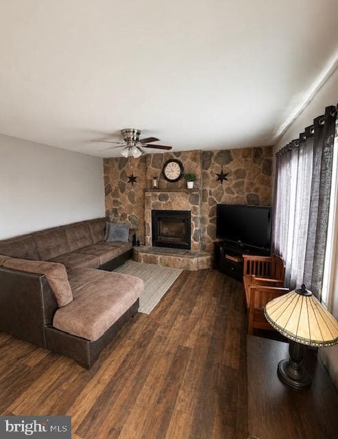 1577 Streamside Drive photo 3