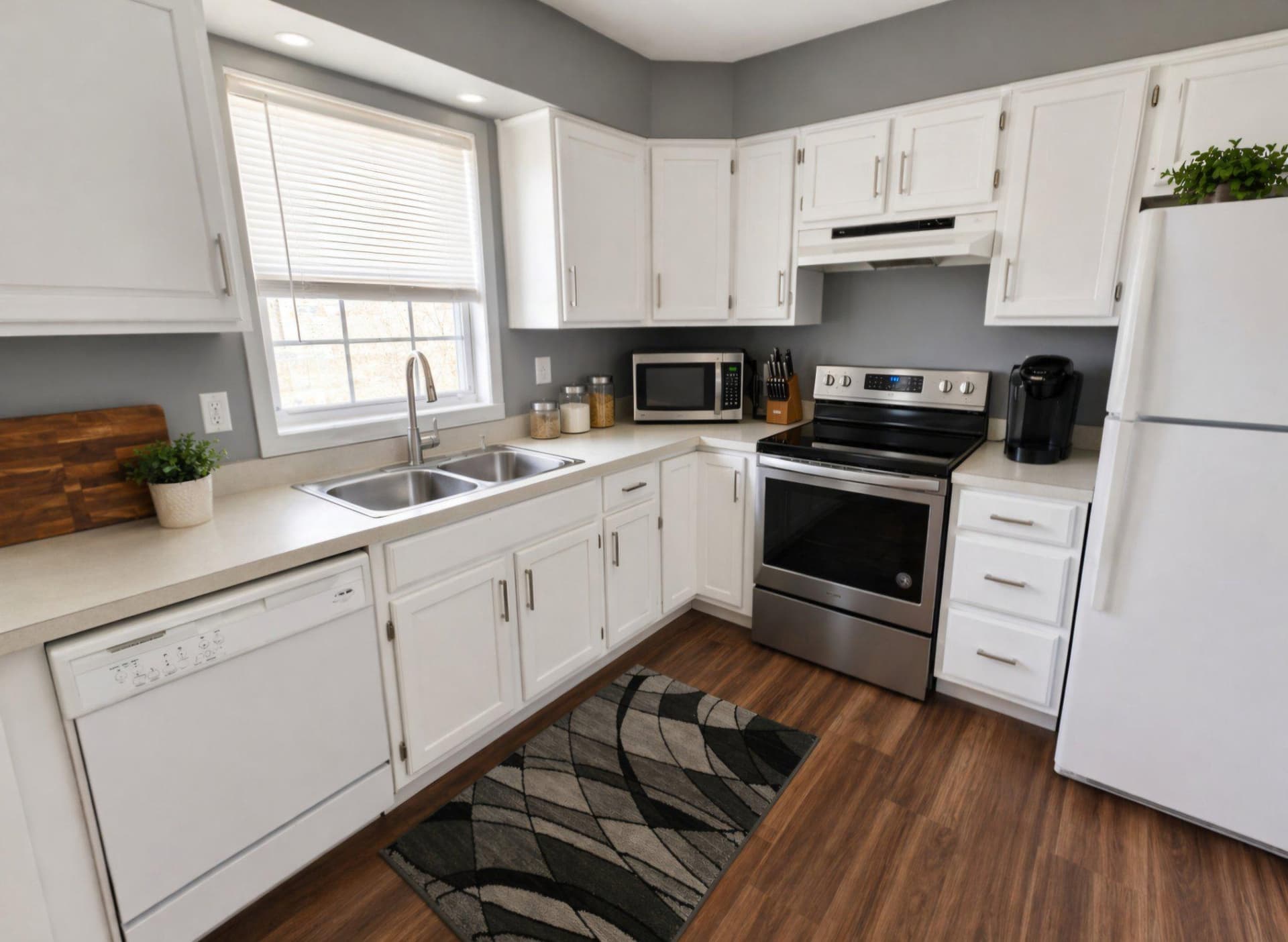 203 Reynolds Avenue photo 3