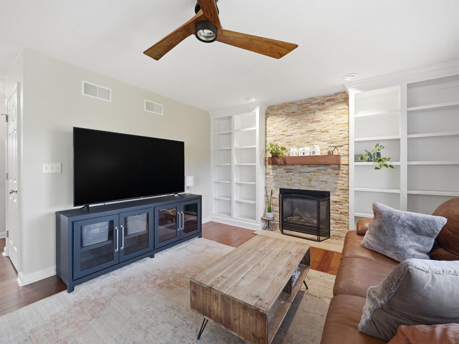 233 Cresthaven Drive photo 6