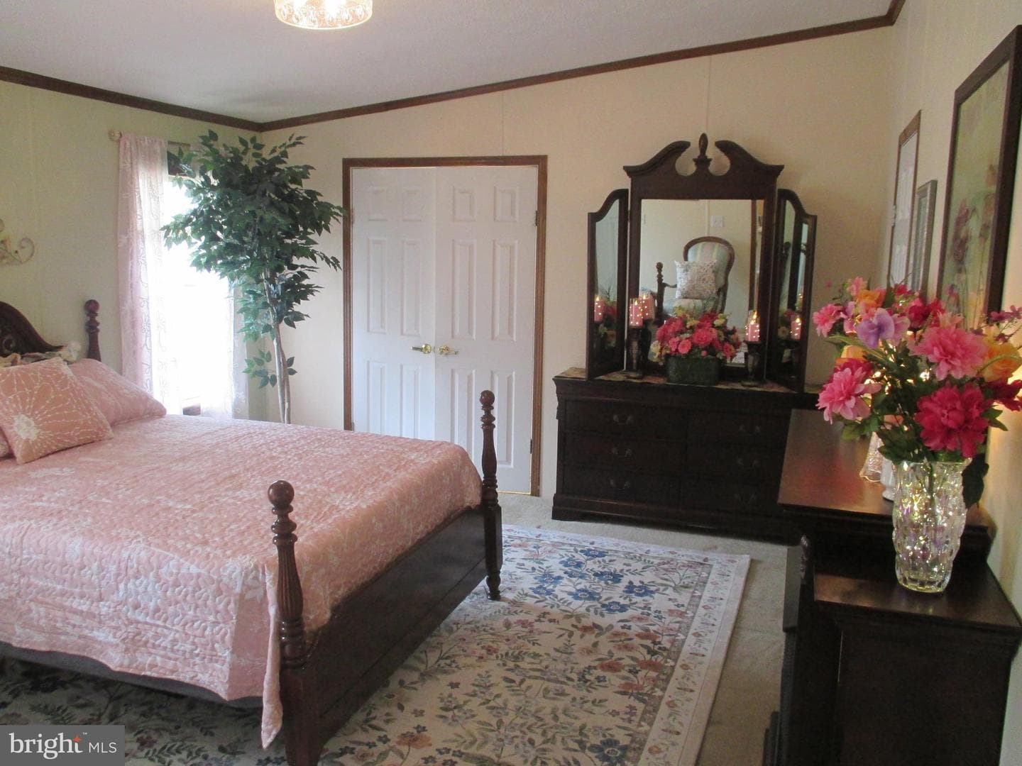 284 Waverly Court photo 8