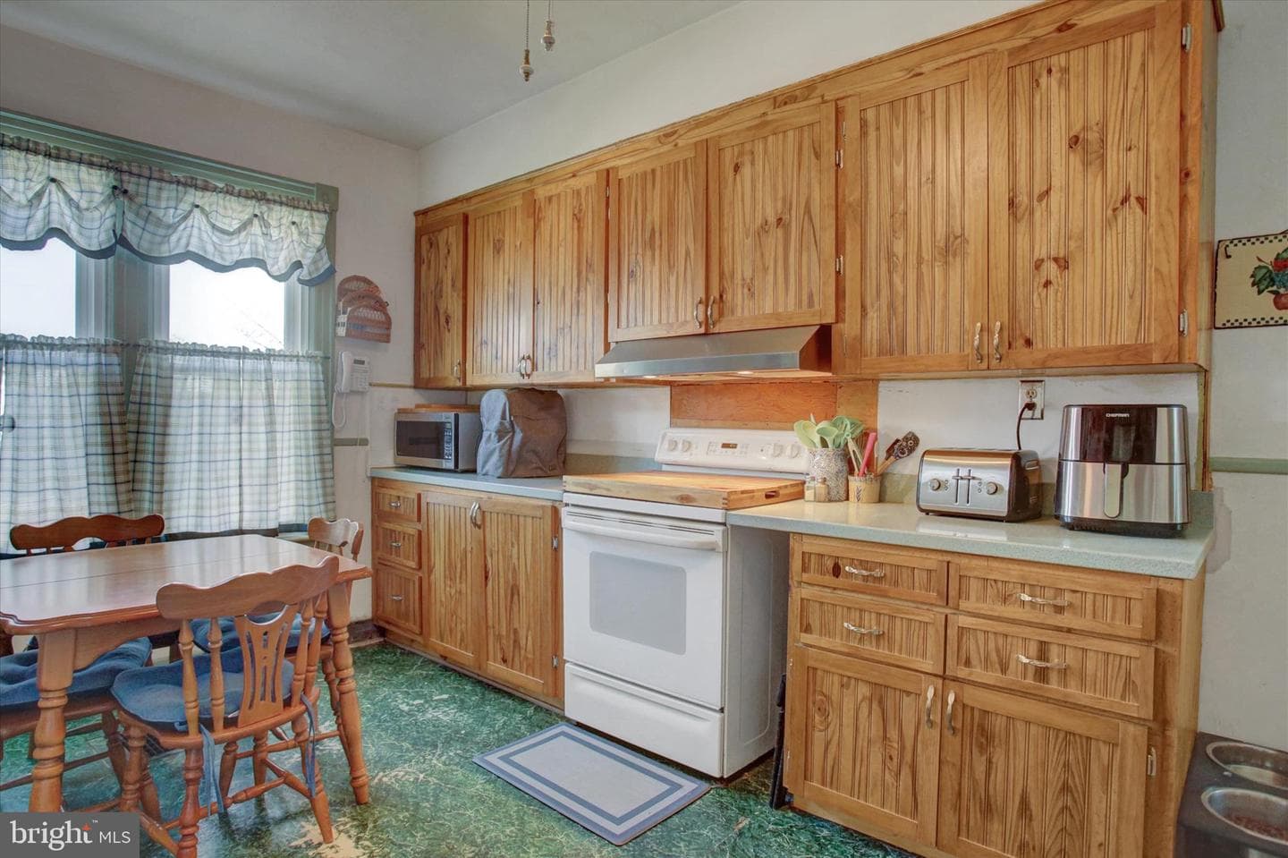 54 Clayton Avenue photo 18