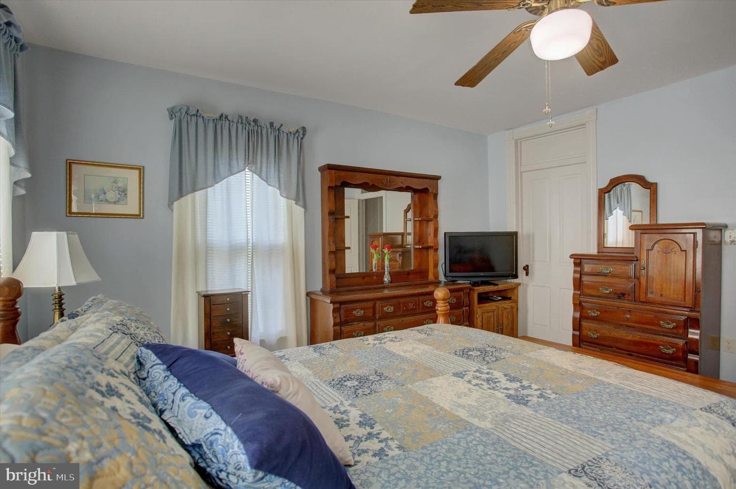 54 Clayton Avenue photo 29