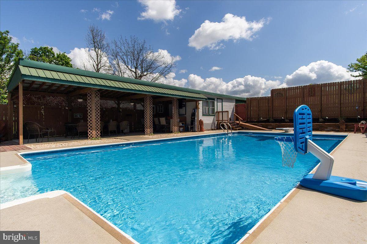 8560 Anthony Highway photo 41