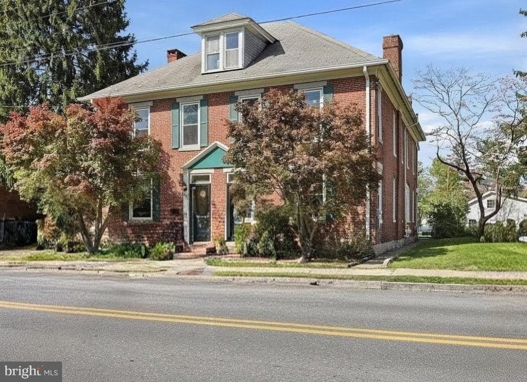 539 E King St photo 2