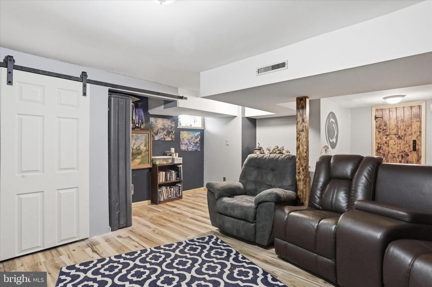539 E King St photo 15