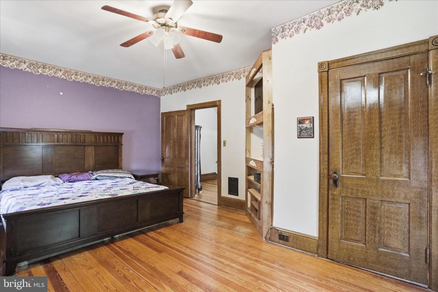 539 E King St photo 17
