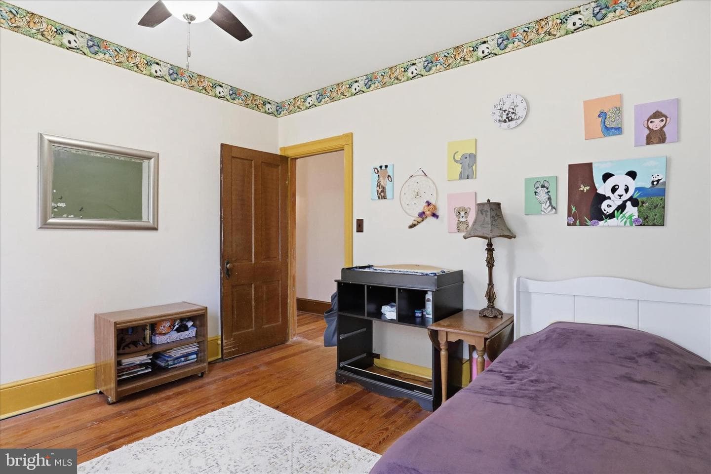 539 E King St photo 23