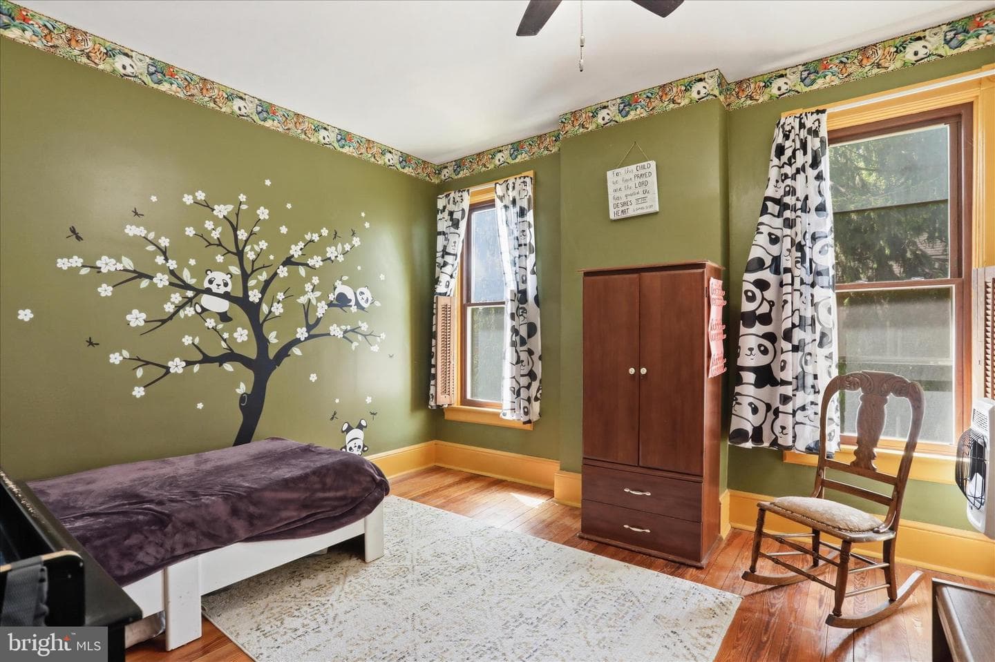 539 E King St photo 24
