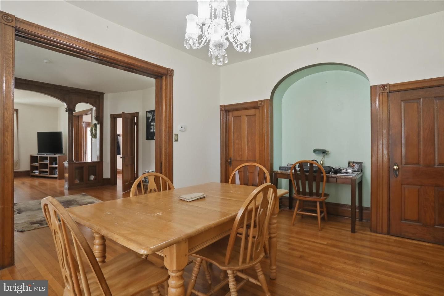 539 E King St photo 35