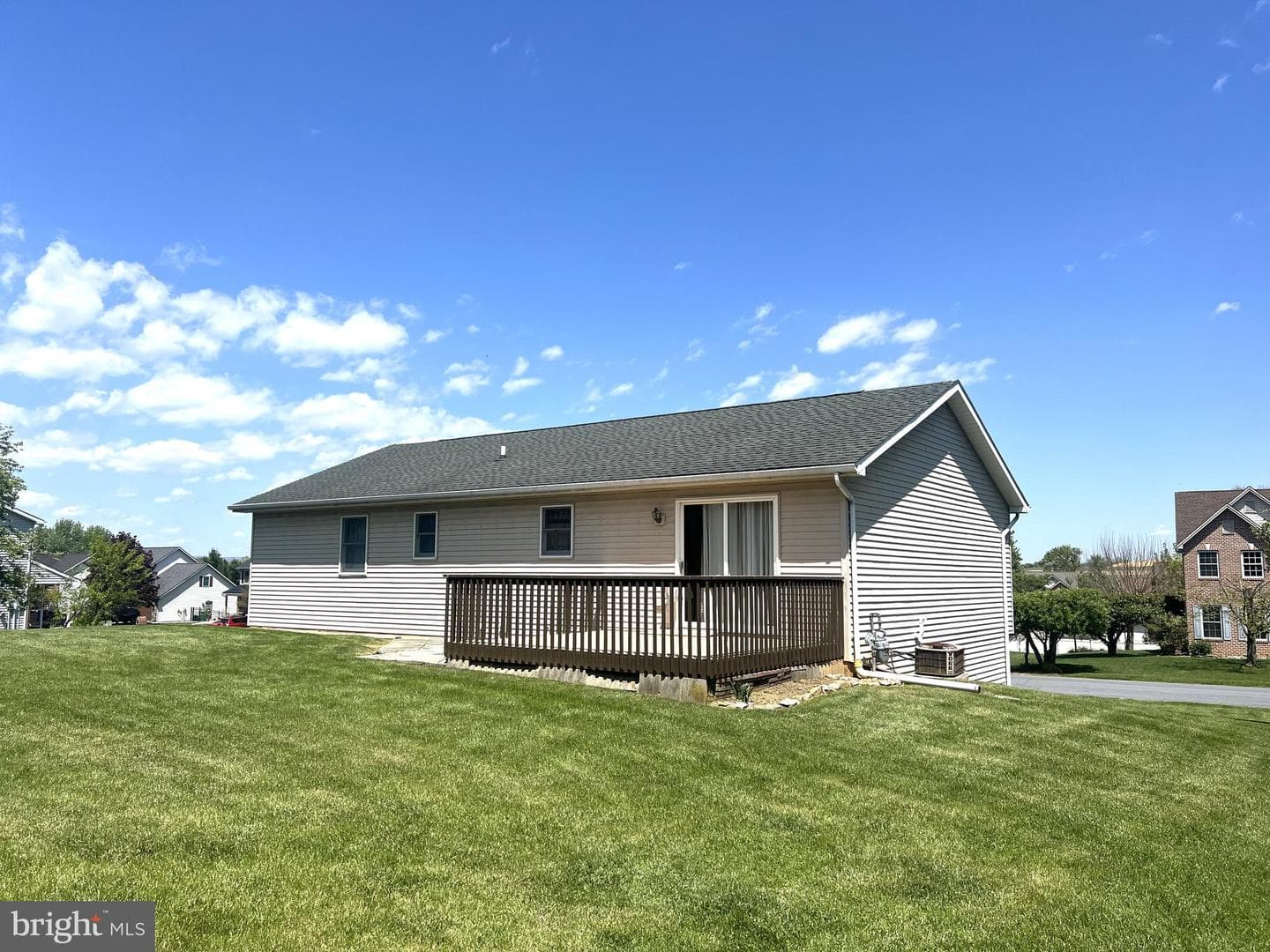 1572 Buttercup Drive photo 2