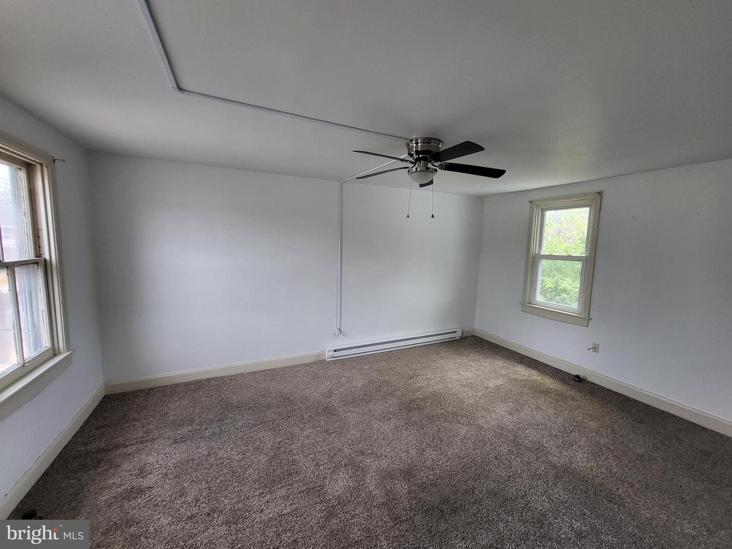 446 E Queen Street photo 11