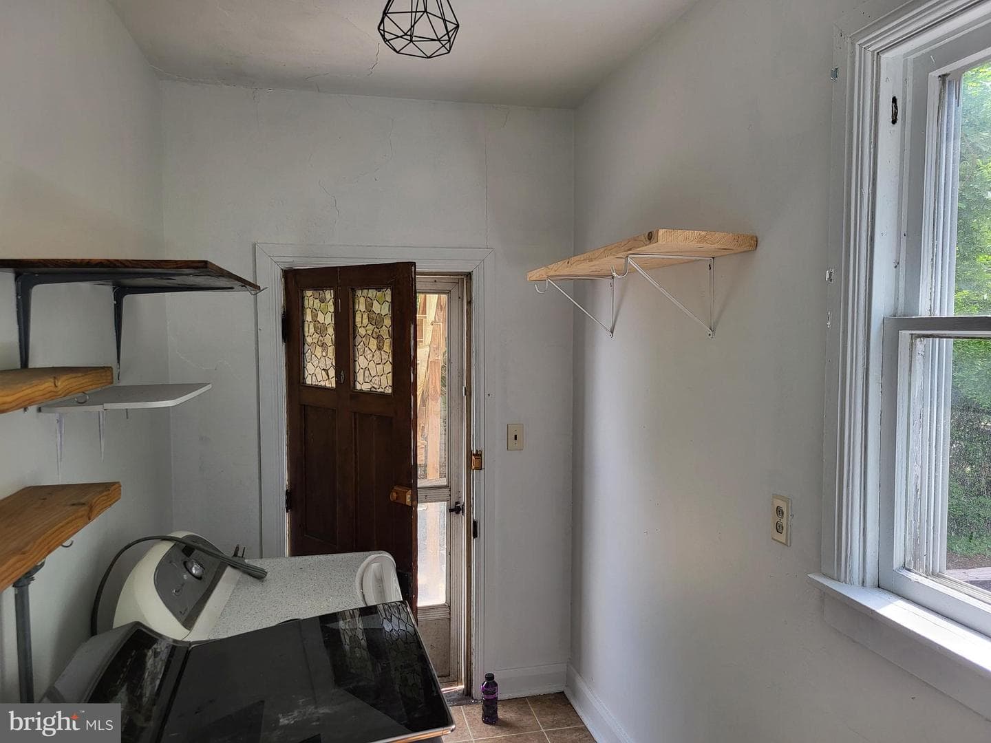 446 E Queen Street photo 16