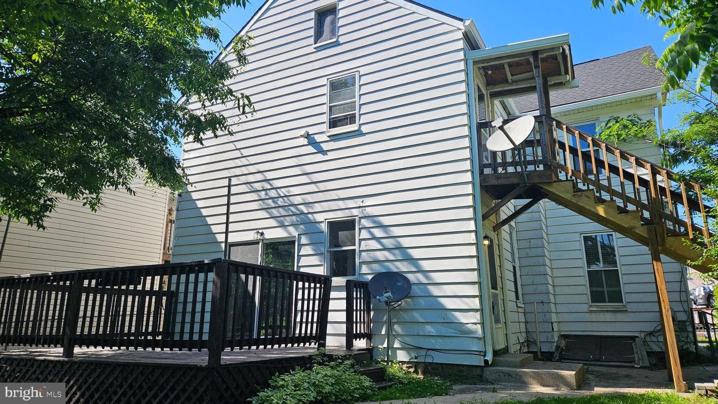 446 E Queen Street photo 18