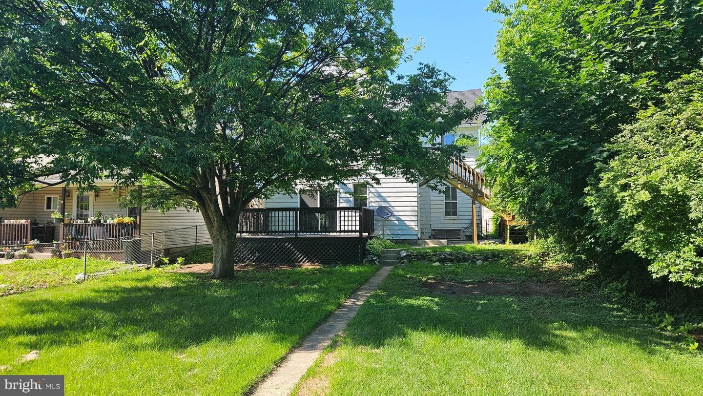 446 E Queen Street photo 19