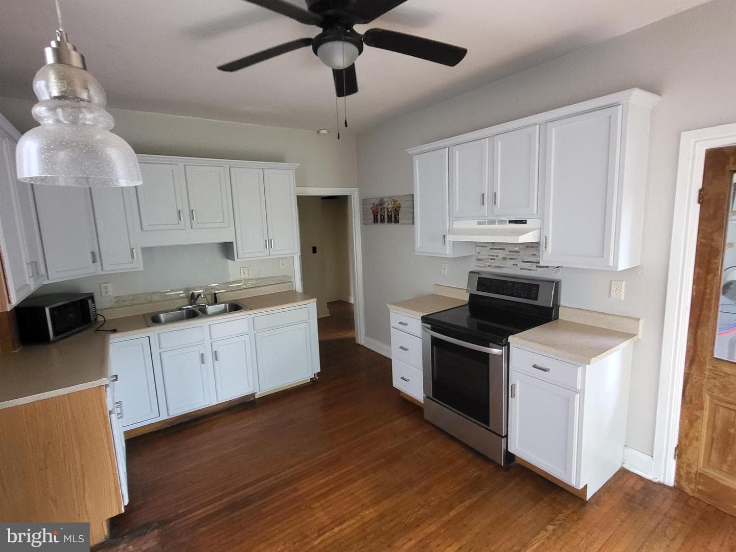 446 E Queen Street photo 3