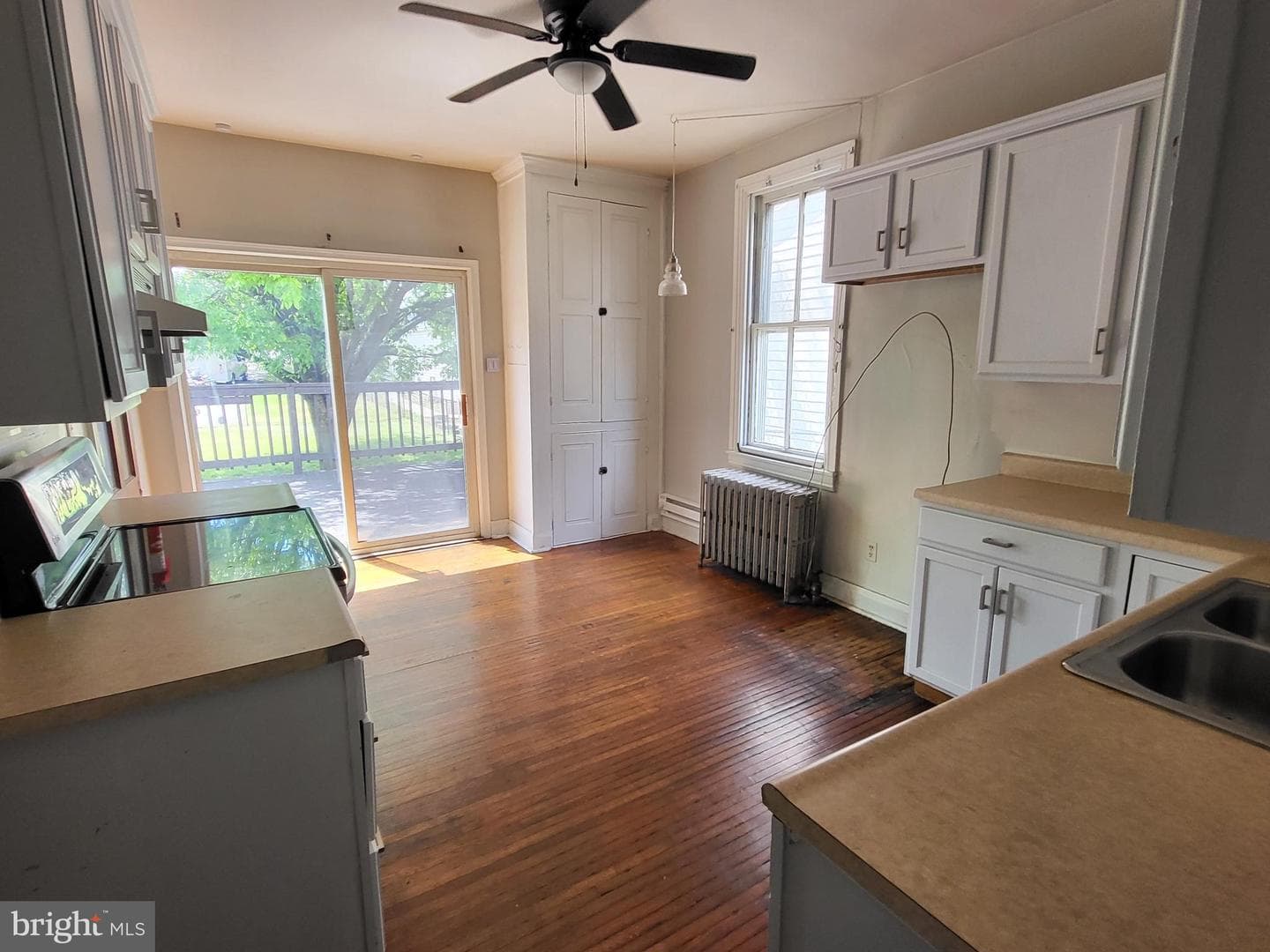 446 E Queen Street photo 4