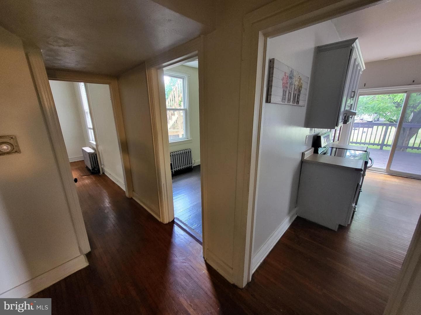 446 E Queen Street photo 5