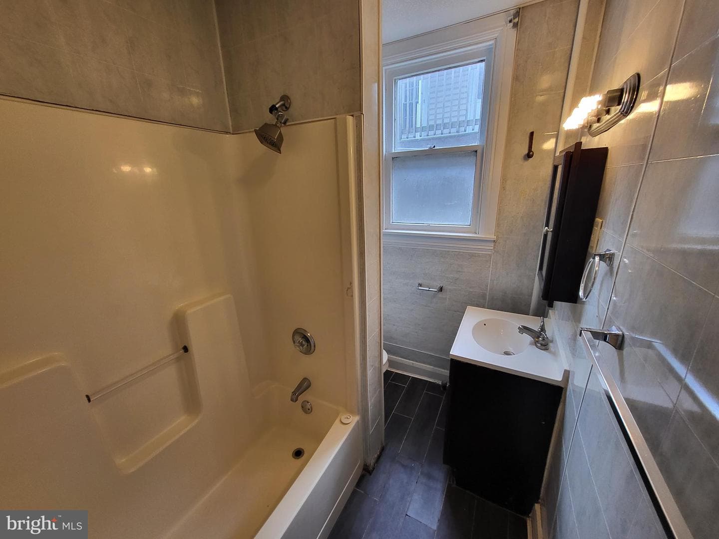 446 E Queen Street photo 9