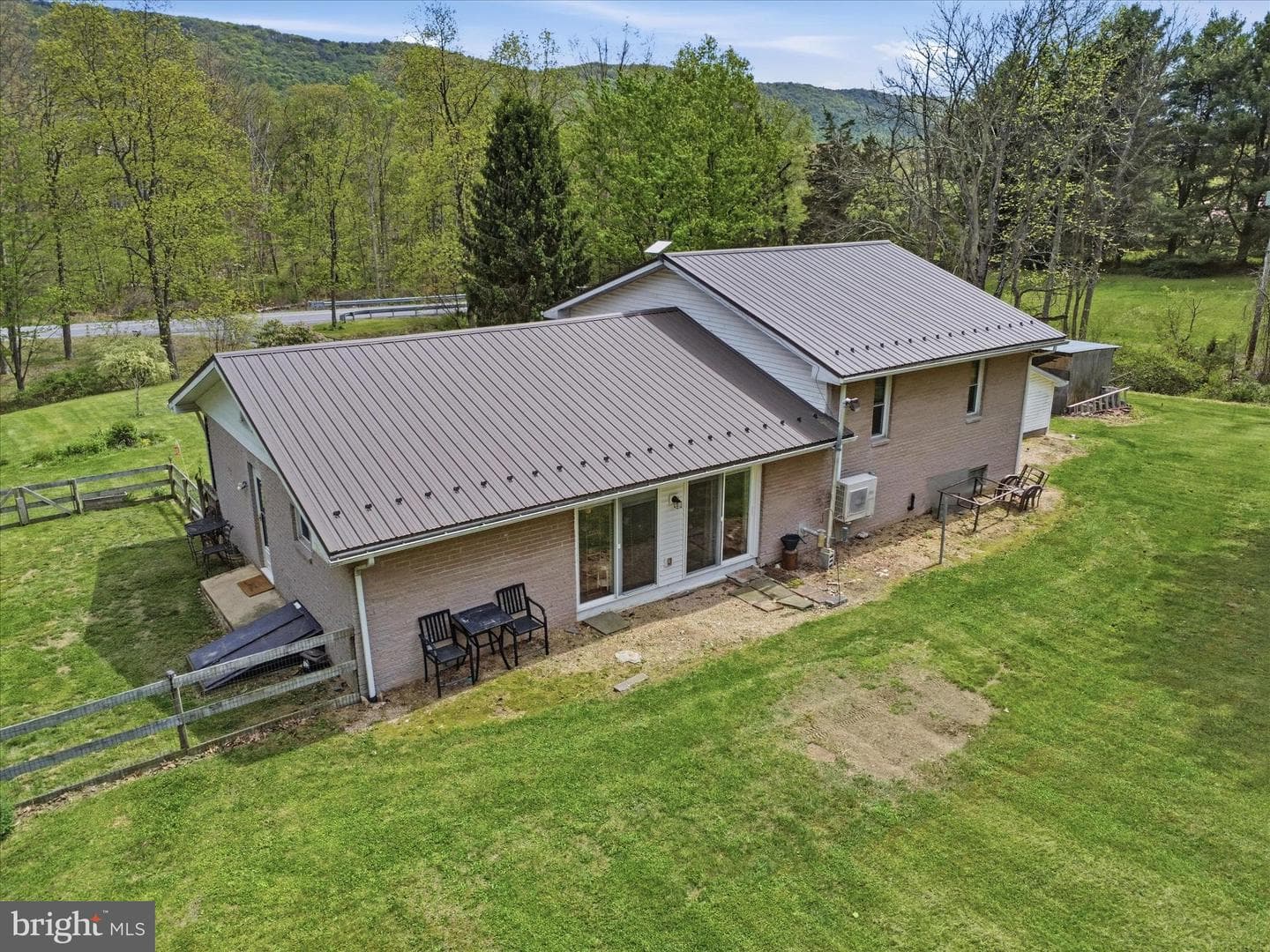 21725 Amberson Road photo 31
