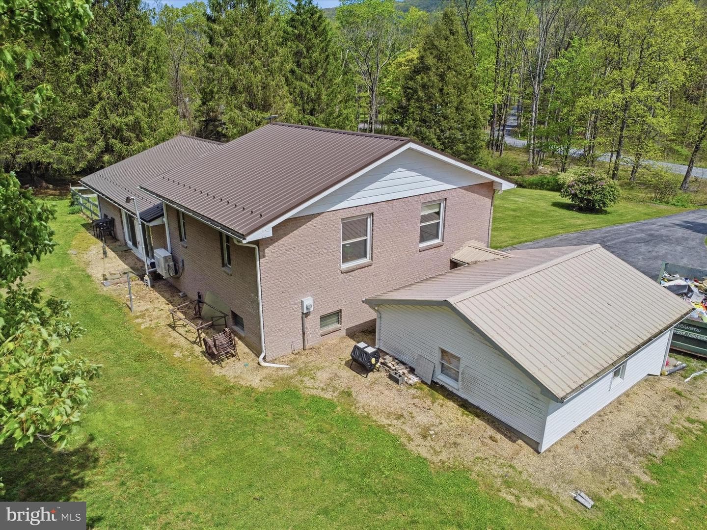 21725 Amberson Road photo 32